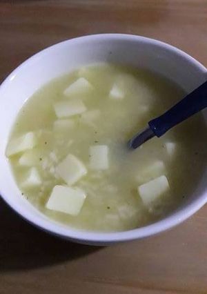 Una foto de Sopita de arroz y papa