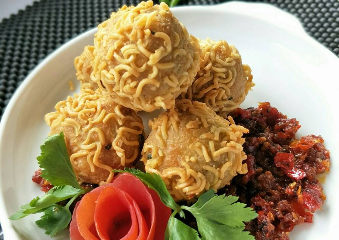 Bola tahu mie telur sambal rica