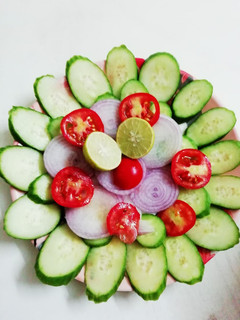 सलाद (Salad recipe in hindi) रेसिपी मुख्य फोटो