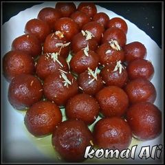 A picture of Gulab Jamun.