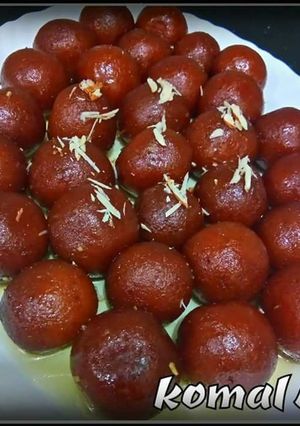 A picture of Gulab Jamun.