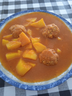 Una foto de Guiso de papas con albóndigas de chistorra
