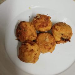 A picture of Potatoes balls.