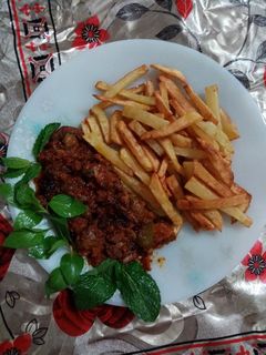 عکسی از دستور خوراک قارچ و سیب زمینی سرخ کرده