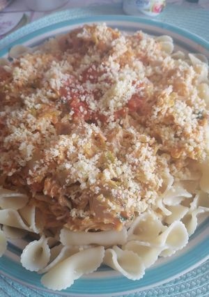 Una foto de Corbatas con repollo y crema de coco