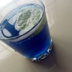 A picture of Blue hawaii.