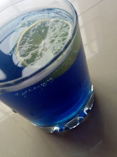 A picture of Blue hawaii.