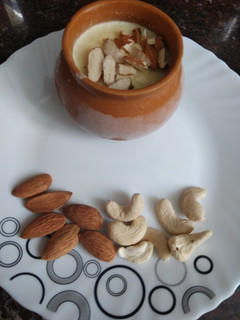 मटका कुल्फी (matka kulfi recipe in Hindi) रेसिपी मुख्य फोटो