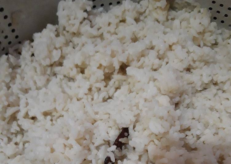 Bagaimana Menyiapkan Nasi Uduk, Enak Banget