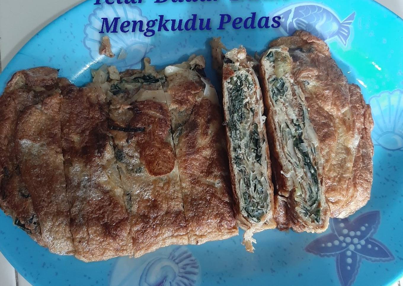 Telur Dadar Daun Mengkudu Pedas