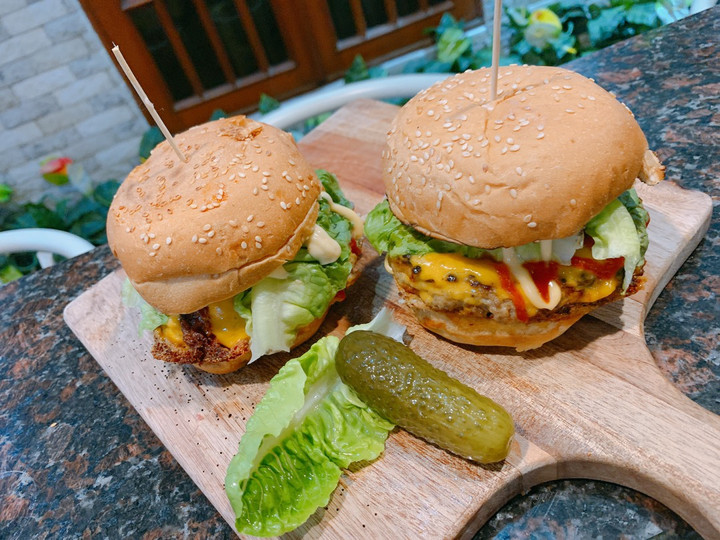 Langkah Mudah untuk Menyiapkan Burger Home Made nan Lezat (patty burger), Enak