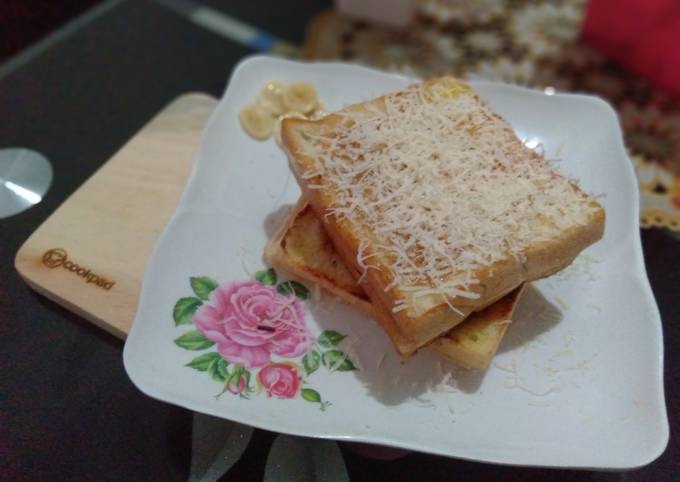 Roti bakar pisang keju mozzarella