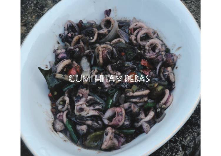 Bahan memasak Cumi hitam pedas yang Lezat