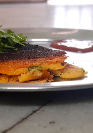 बेसन का चीला (Besan ka cheela recipe in hindi) रेसिपी मुख्य फोटो