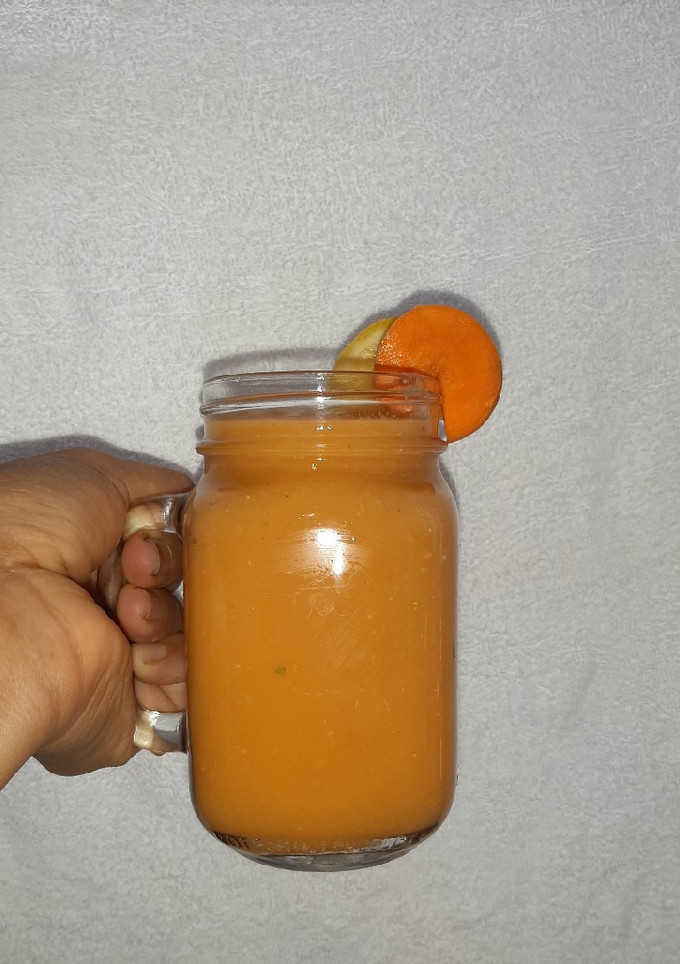 Una foto de Jugo antigripal, alto en vitamina C 🍋🥕🍊🍍