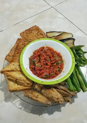 Foto resep Tahu Tempe Terong Sambal Penyet