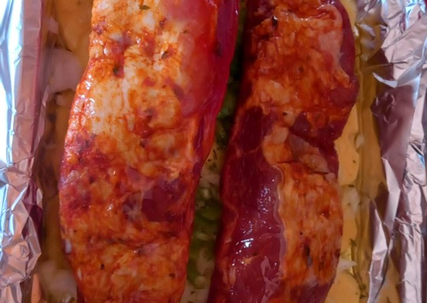 Costillas adobadas con patatas panaderas al horno