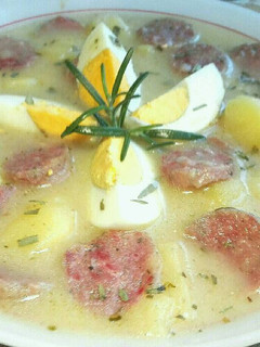 Zurek (fehérkolbászos, rozskovászos lengyel leves)🍜 recept fotója
