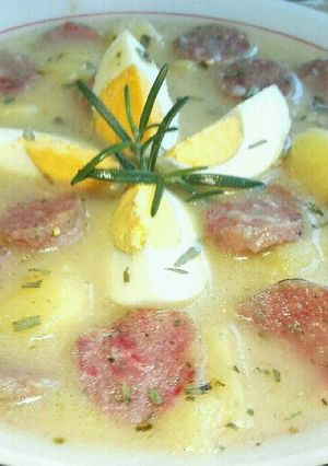 Zurek (fehérkolbászos, rozskovászos lengyel leves)🍜 recept fotója