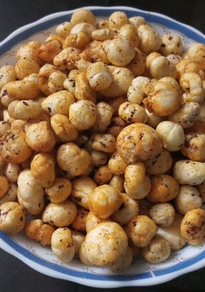 A picture of Masala makhana.