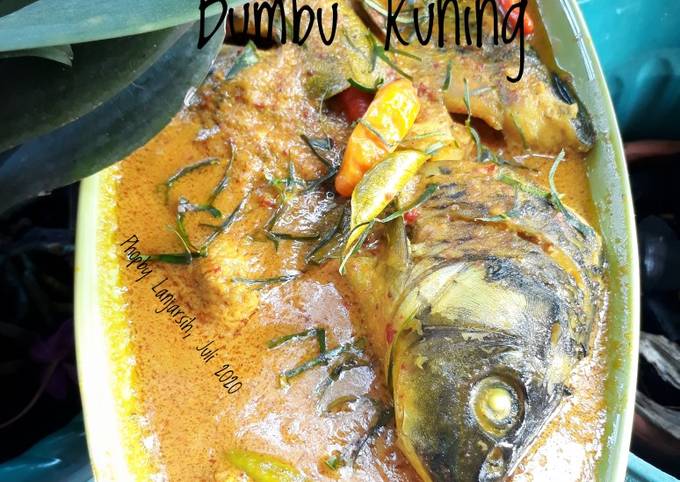 Bagaimana Membuat Ikan Mas Bumbu Kuning Anti Gagal