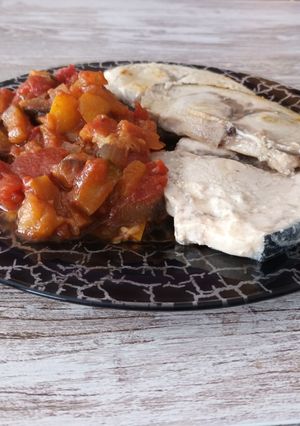 Una foto de Emperador con samfaina 🐟🧅🍆🌶