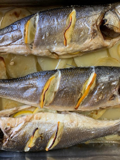 Una foto de Lubina al horno