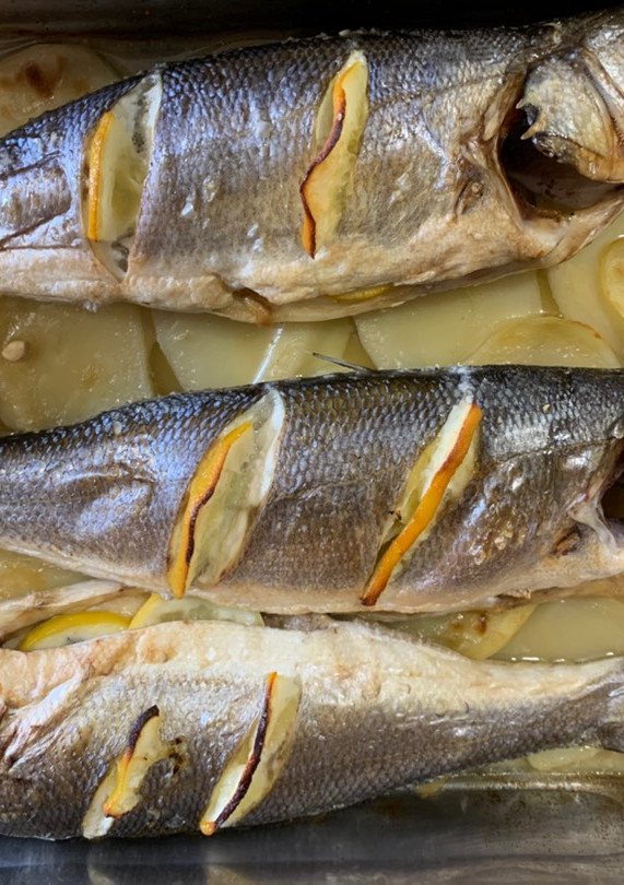 Una foto de Lubina al horno