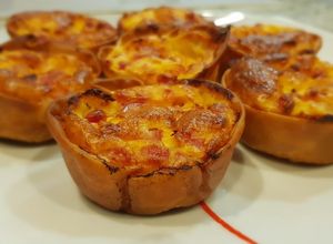 Una foto de Miniquiches de bacon y queso con obleas