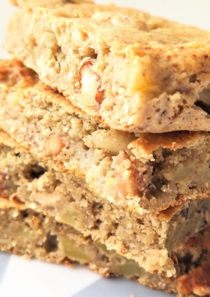 Una foto de Bizcocho con manzana y canela (sin azúcar)