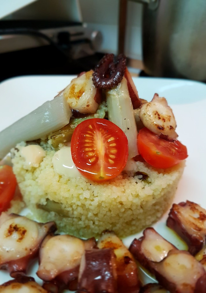 Una foto de Ensalada de cous cous con pulpo