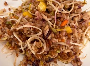 Una foto de Arroz con trigo y vegetales