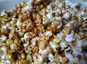 Una foto de Palomitas de maíz acarameladas😋