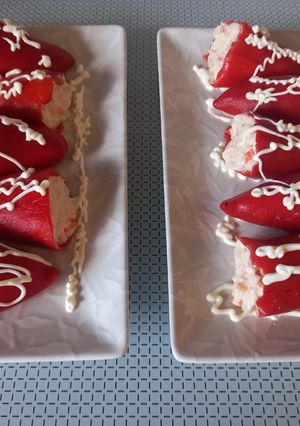 Una foto de 325. Pimientos del piquillo rellenos de surimi y atún