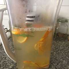 Una foto de Agua Saborizada Naranja