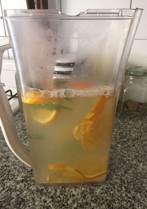 Una foto de Agua Saborizada Naranja