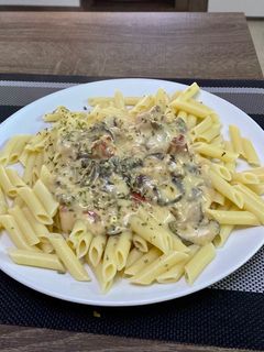 Una foto de Pasta con bechamel y champiñones