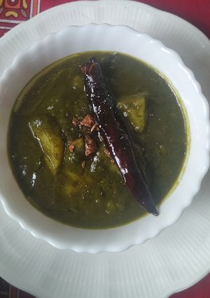 A picture of Aloo Palak.