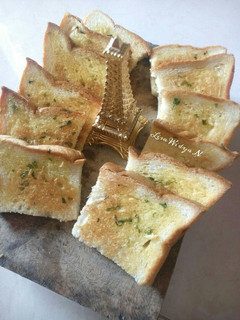 Foto resep Garlic bread roti tawar simple 😎 (roti bakar bawang)