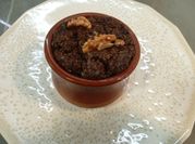 Una foto de brownies con harina de algarroba