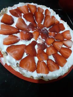 Una foto de Tarta de frutilla dulce de leche y crema