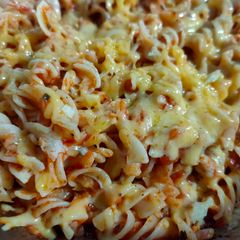 A picture of Cheese tomato macaroni pasta.
