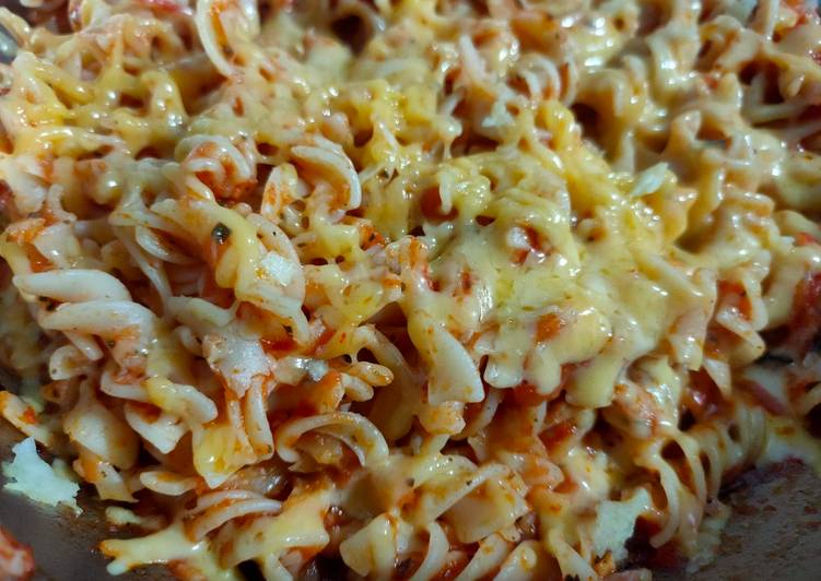 Cheese tomato macaroni