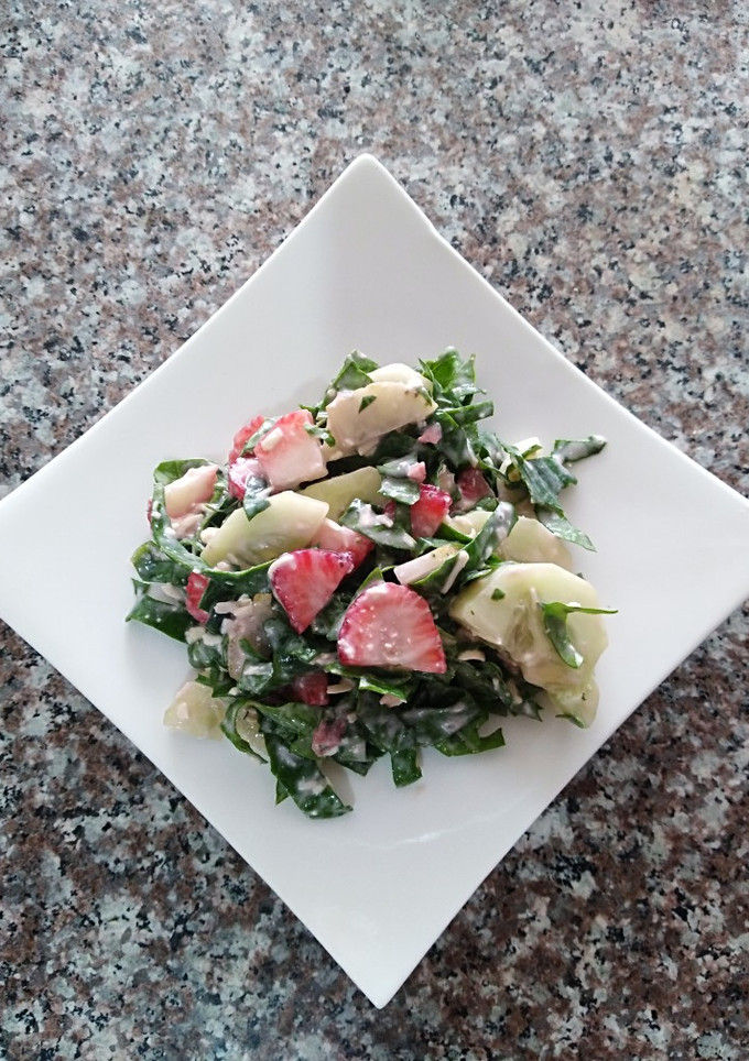Una foto de Ensalada de espinaca y fresas