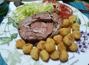 Una foto de Carne Rellena con jamón y queso