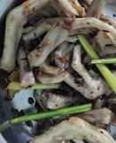 Chân vịt xào sả ớt