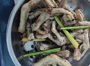 Hình của món Chân vịt xào sả ớt.