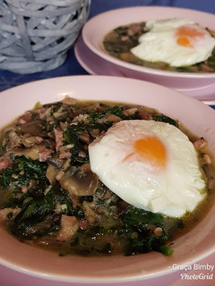 Foto de Cogumelos estufados com bacon, espinafres e ovo escalfado - Bimby