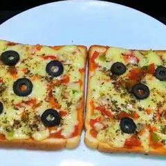 Pizza bread A picture of Pizza bread.