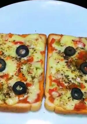 A picture of Pizza bread.